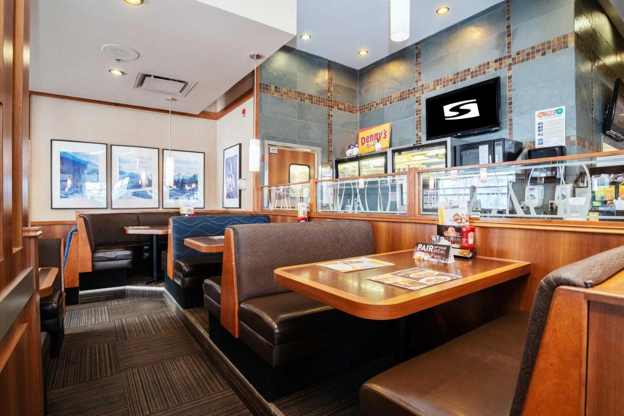 Sandman Hotel & Suites Calgary West Exterior photo