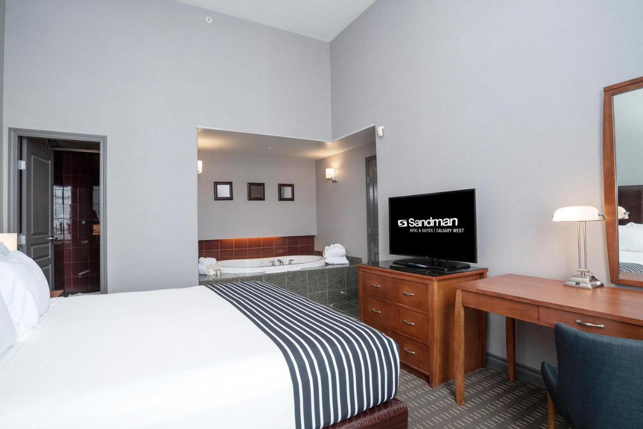 Sandman Hotel & Suites Calgary West Exterior photo