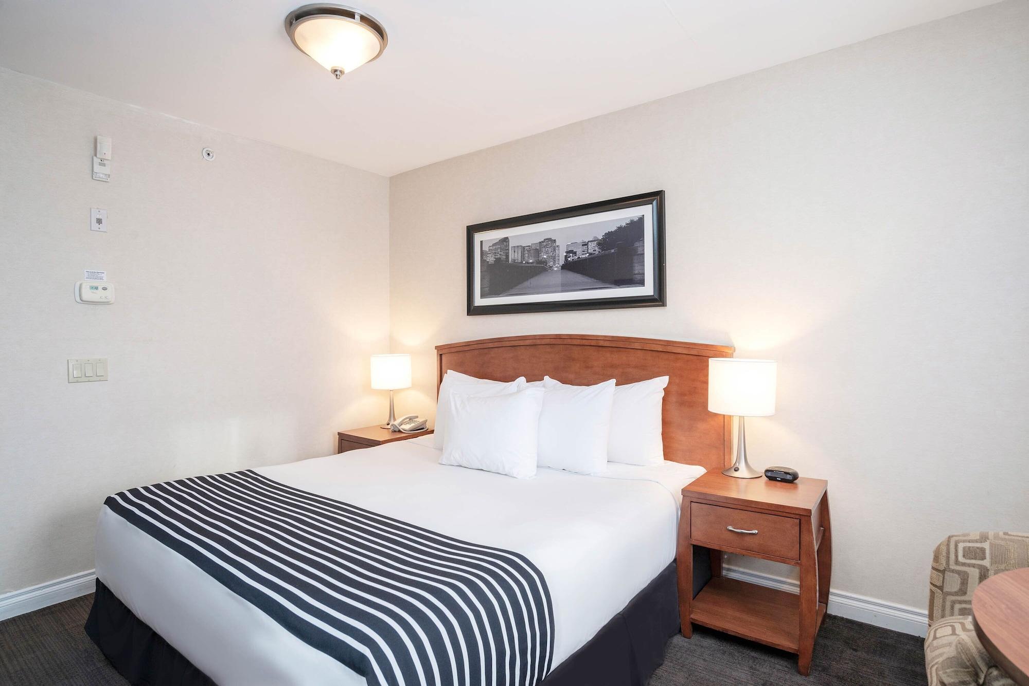 Sandman Hotel & Suites Calgary West Exterior photo